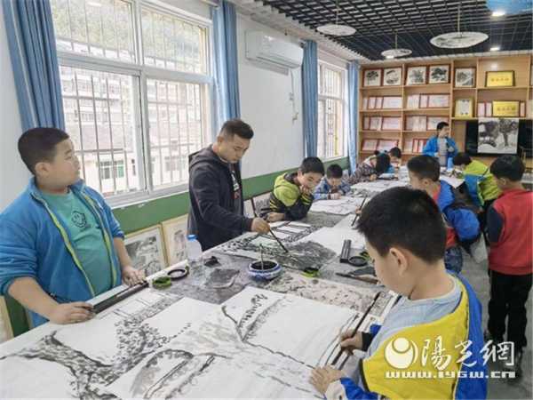 汉滨区双龙小学：水墨艺韵树新人